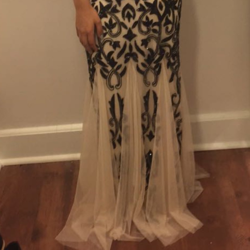 Dress - Picture 2 of 3